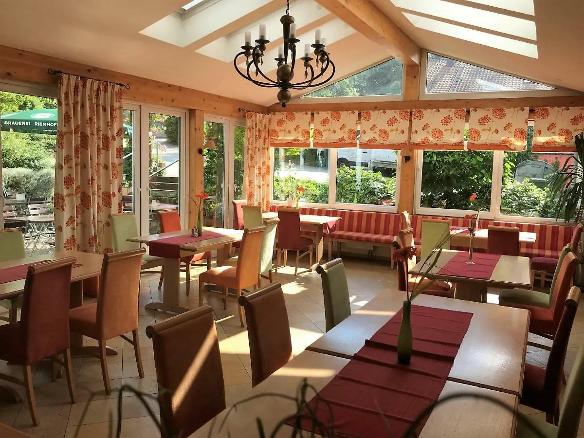 Gasthof Lindenwirt 登肯多夫